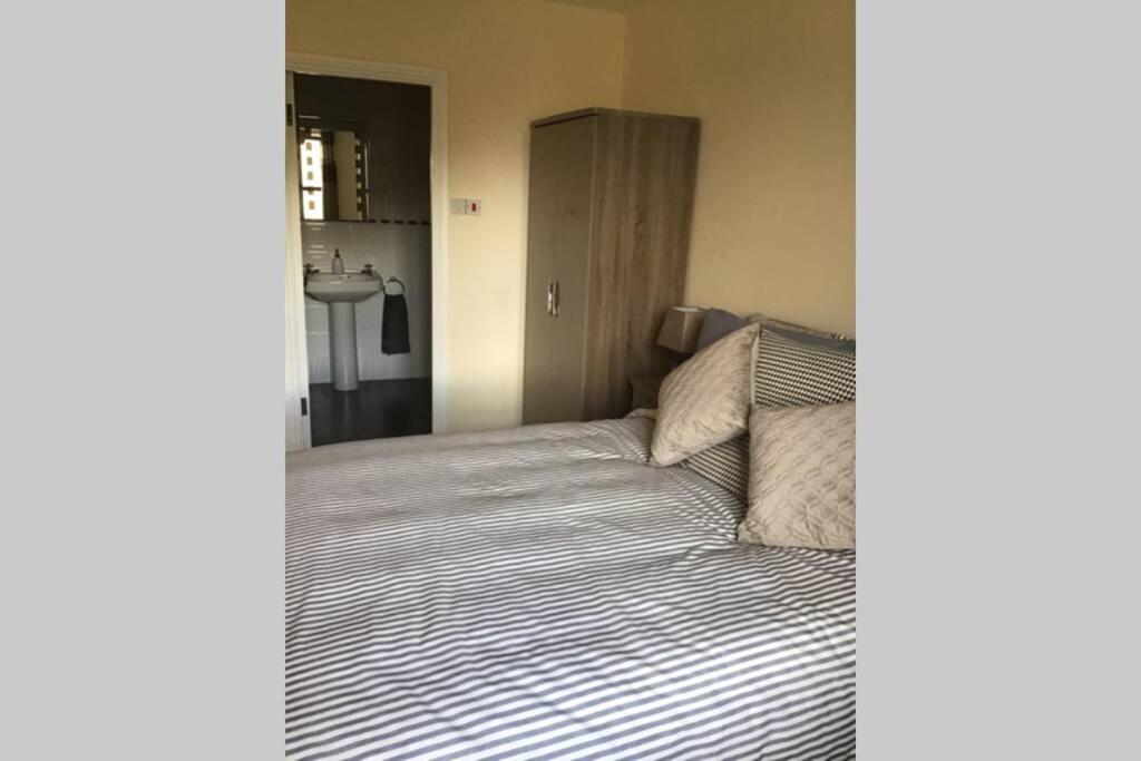 Waterfront Apartment Completely Refurbished Westport Dış mekan fotoğraf